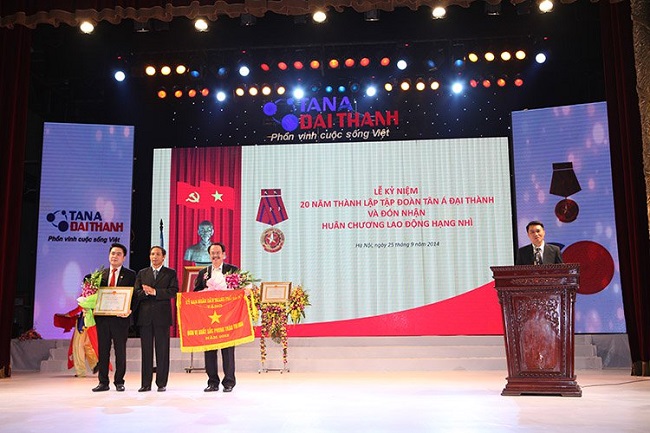 Tập đoàn Tân Á Đại Thành nhận huân chương lao động hạng Nhì Tập đoàn Tân Á Đại Thành nhận huân chương lao động hạng Nhì