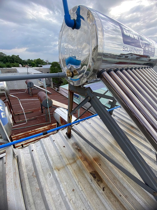 Thay đường ống Bình Bảo Ôn Máy nước nóng 12 ống Thay đường ống Bình Bảo Ôn Máy nước nóng 12 ống