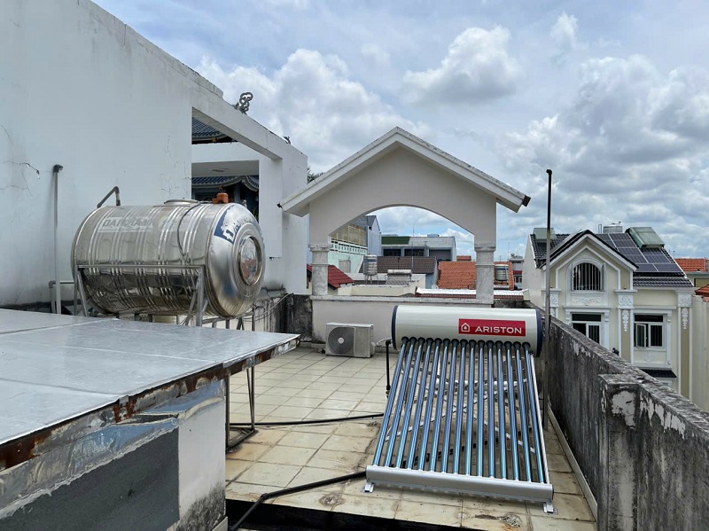 Đặt Bình bảo ôn và Gắn Ống thủy tinh chân không Đặt Bình bảo ôn và Gắn Ống thủy tinh chân không