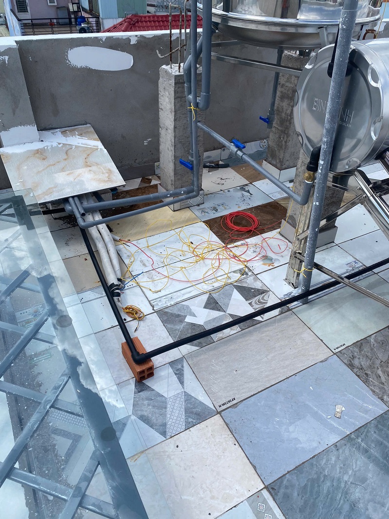 Thi công đường ống Nước Nóng và Lạnh Máy NLMT Thi công đường ống Nước Nóng và Lạnh Máy NLMT