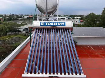 Dịch vụ lắp máy nước nóng mặt trời bền vững cho gia đình Việt