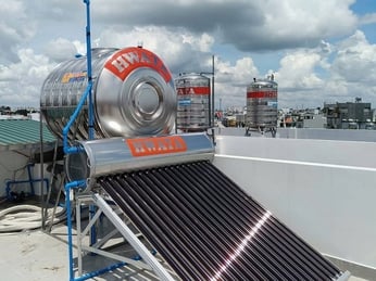 Trọn bộ máy nước nóng mặt trời Hwata: Bồn 1.000L, máy 160L tại Quận 12