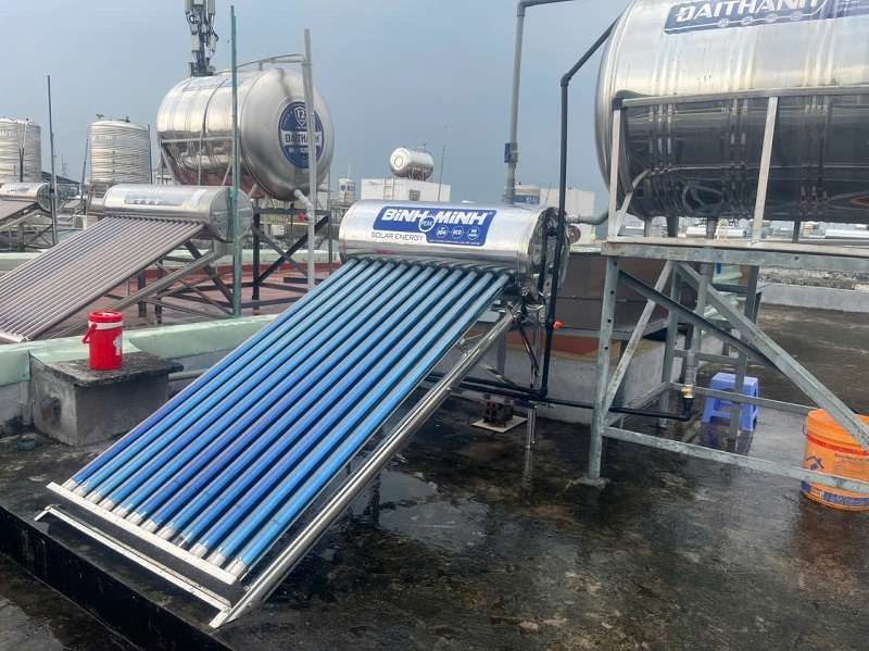 Trọn bộ Máy nước nóng mặt trời Bình Minh 120L tại Gò Vấp Trọn bộ Máy nước nóng mặt trời Bình Minh 120L tại Gò Vấp