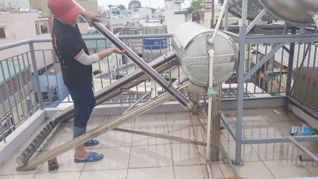 ve-sinh-may-nuoc-nong ve-sinh-may-nuoc-nong