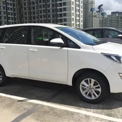 Cho thuê xe ngày Toyota Innova có tài