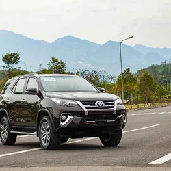 Cho thuê xe ngày Fortuner có tài