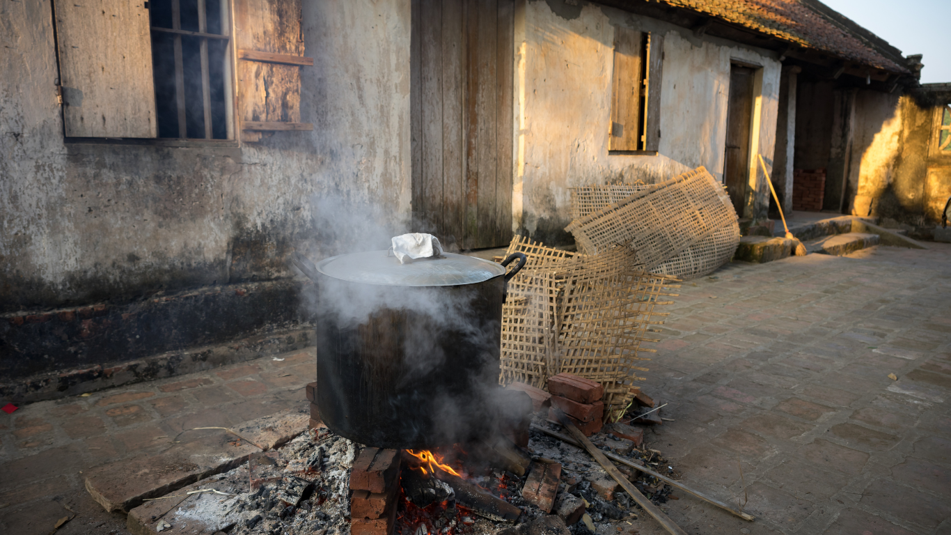 Âm thanh của nồi bánh chưng ngày Tết Âm thanh của nồi bánh chưng ngày Tết