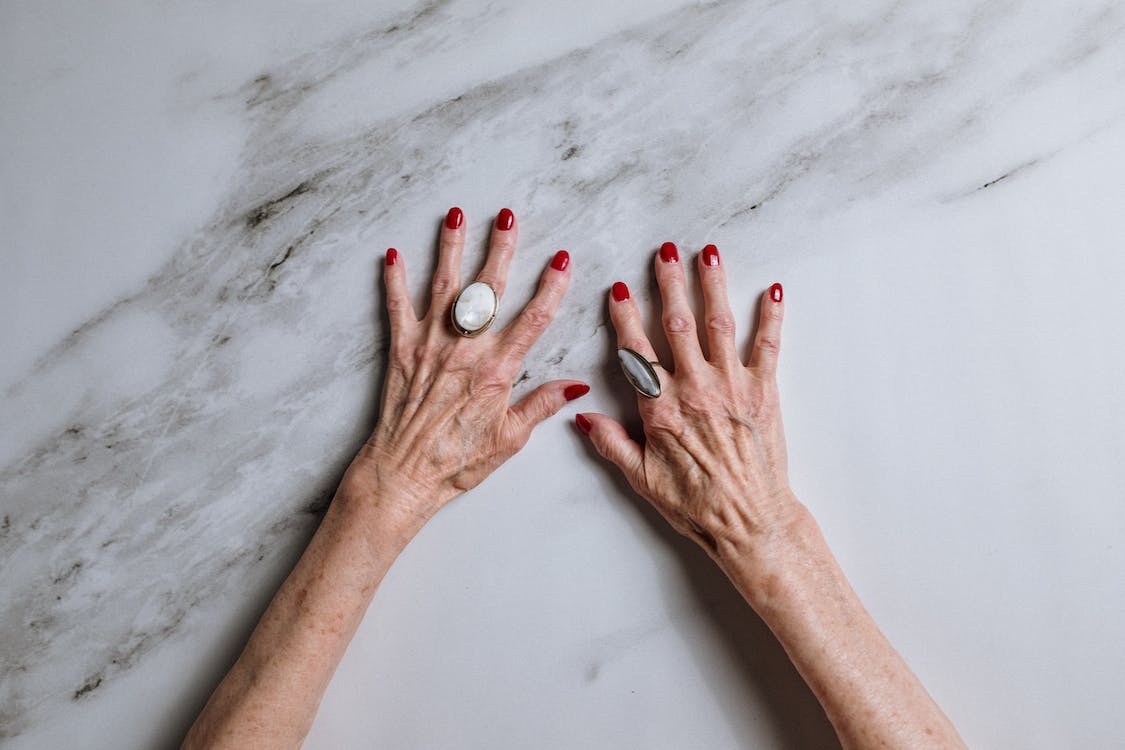 Làn da lão hóa không chỉ bên trong mà còn bị lão hóa bên ngoài chồng lên Làn da lão hóa không chỉ bên trong mà còn bị lão hóa bên ngoài chồng lên