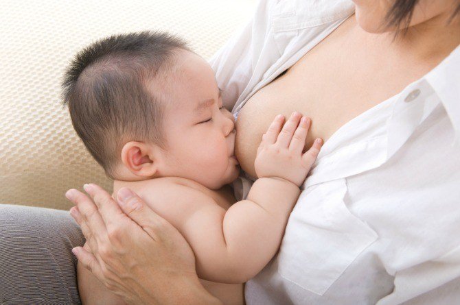 Với trẻ sơ sinh và sinh non cách tốt nhất để bổ sung DHA là cho trẻ bú hoàn toàn bằng sữa mẹ Với trẻ sơ sinh và sinh non cách tốt nhất để bổ sung DHA là cho trẻ bú hoàn toàn bằng sữa mẹ