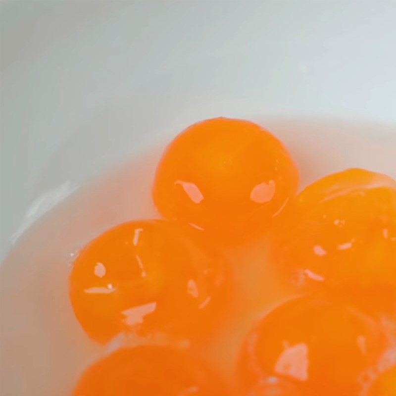 Sơ chế và nướng trứng muối Sơ chế và nướng trứng muối