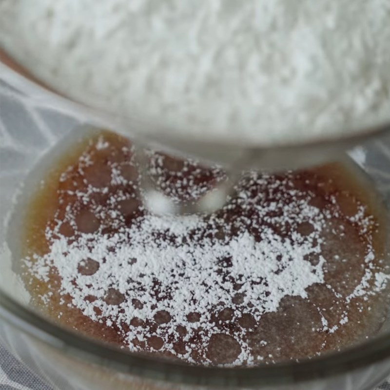 Trộn bột bánh trung thu nhân đậu xanh trứng muối Trộn bột bánh trung thu nhân đậu xanh trứng muối