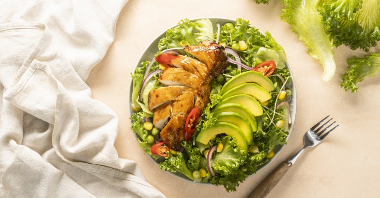 Thay thế bữa trưa bằng salad gà Thay thế bữa trưa bằng salad gà