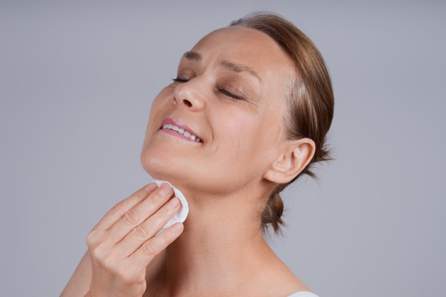 Chăm sóc da thường xuyên và đúng cách Chăm sóc da thường xuyên và đúng cách