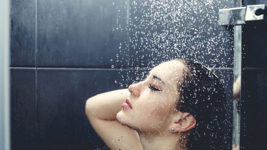 Tắm đêm sẽ khiến mạch máu bị co lại Tắm đêm sẽ khiến mạch máu bị co lại