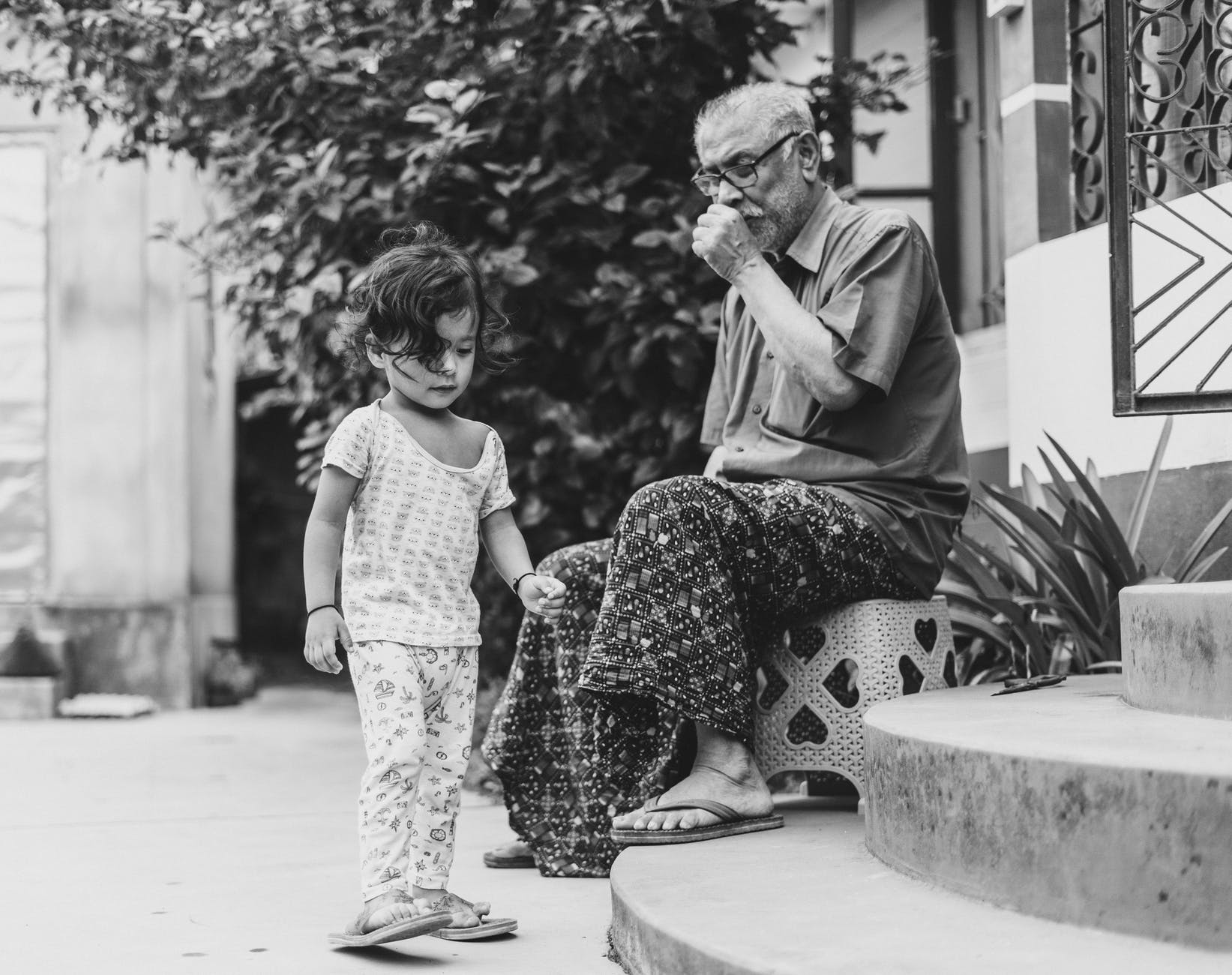 Tuổi tác có thể là một trong những yếu tố dẫn đến thiếu xương và loãng xương Tuổi tác có thể là một trong những yếu tố dẫn đến thiếu xương và loãng xương