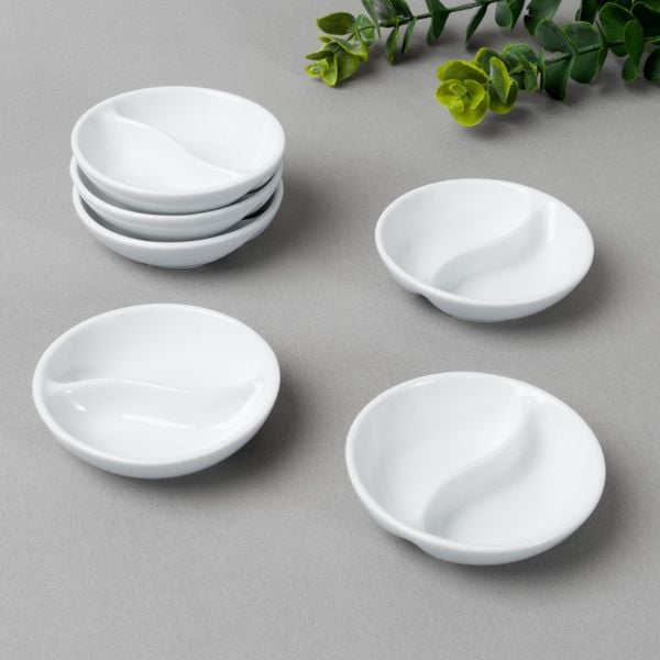 Sử dụng đĩa, khay, dao kéo sạch Sử dụng đĩa, khay, dao kéo sạch