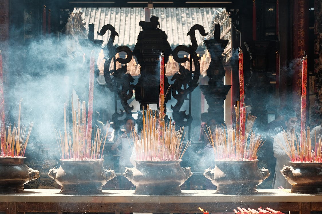 Khói nhang trong chùa là các hỗn hợp hóa chất không tốt cho thai nhi Khói nhang trong chùa là các hỗn hợp hóa chất không tốt cho thai nhi