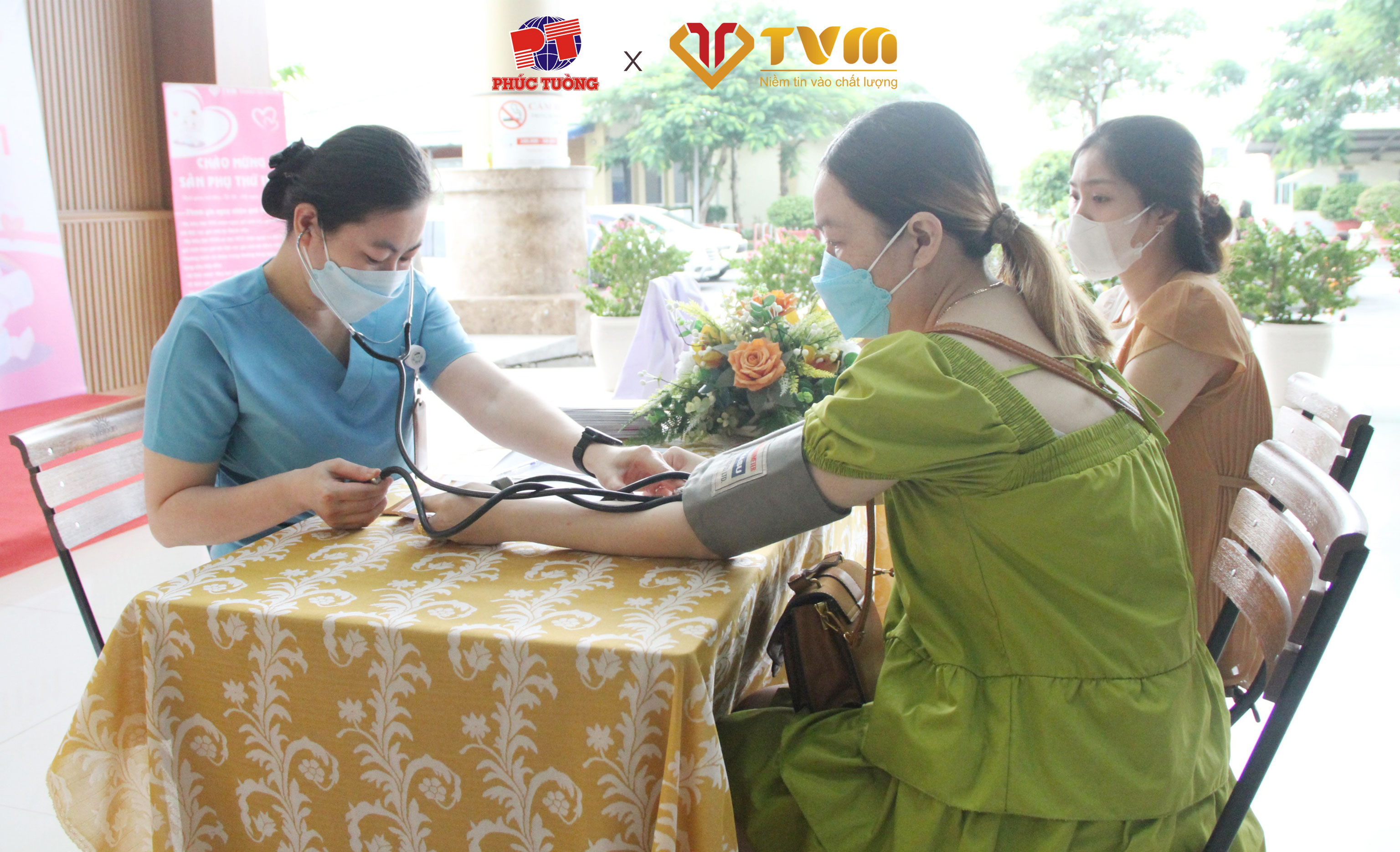 Các sản phụ đến tham dự được tư vấn gói sinh miễn phí và tham gia chương trình bốc thăm trúng thưởng Các sản phụ đến tham dự được tư vấn gói sinh miễn phí và tham gia chương trình bốc thăm trúng thưởng