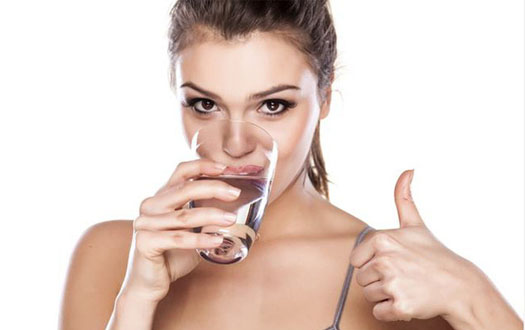 Uống nhiều nước, tránh nước ngọt khi ăn bánh Uống nhiều nước, tránh nước ngọt khi ăn bánh