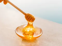 CÔNG DỤNG VÀ NHỮNG ĐIỀU KHÔNG NÊN KHI SỬ DỤNG MẬT ONG TRONG ĐIỀU TRỊ HO