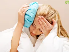 BỊ ĐAU ĐẦU CÓ NÊN CHƯỜM ĐÁ?