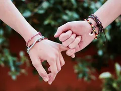NẮM TAY GIÚP LÀM GIẢM CĂNG THẲNG?
