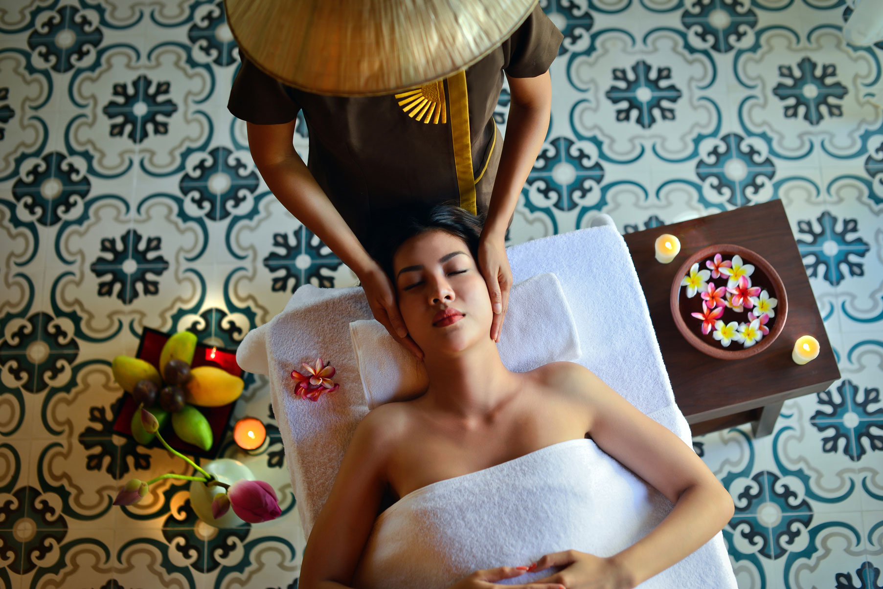 Kết hợp mùi hương từ tinh dầu tạo không gian thoải mái, dễ chịu trong spa có thể giúp gia tăng hiệu quả các phương pháp làm đẹp, chăm sóc sức khỏe này Kết hợp mùi hương từ tinh dầu tạo không gian thoải mái, dễ chịu trong spa có thể giúp gia tăng hiệu quả các phương pháp làm đẹp, chăm sóc sức khỏe này