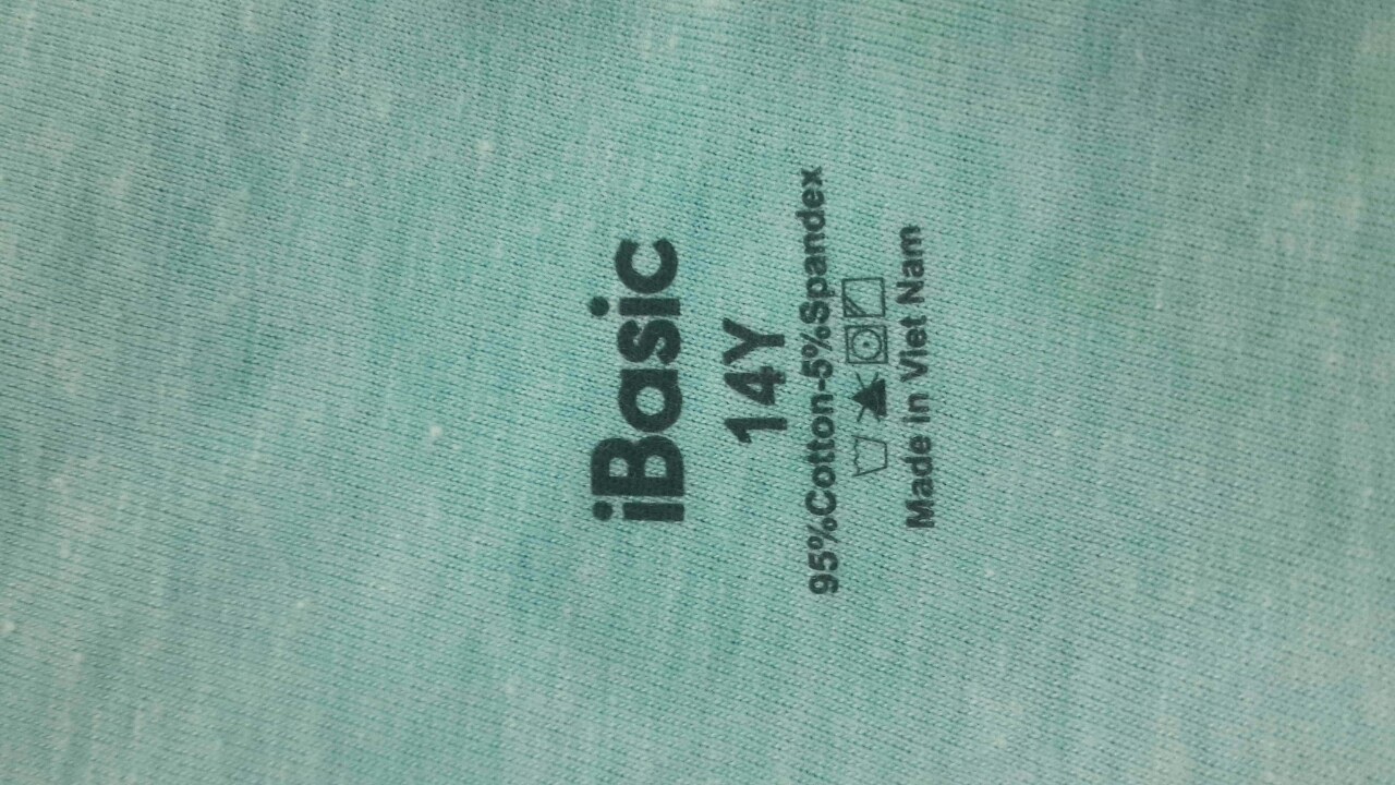 nhãn hàng logo trên quần áo