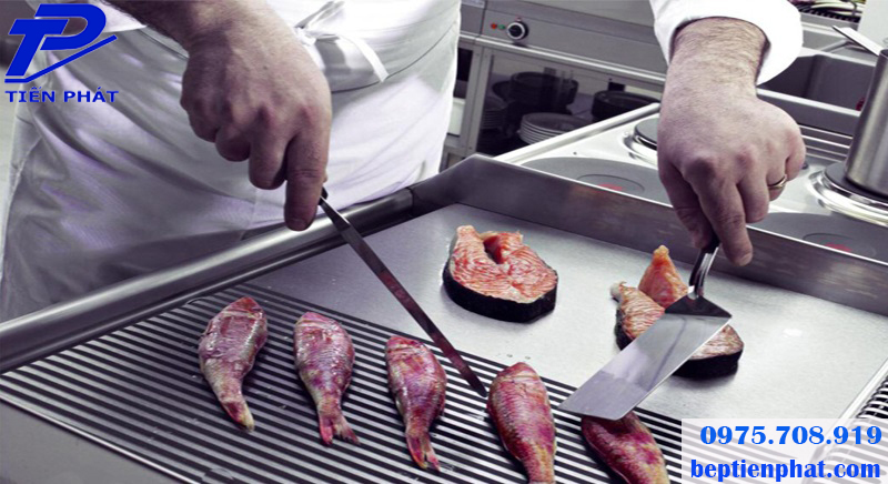 Bếp chiên nửa phẳng nửa nhám giúp người dùng chế biến nhiều món cùng lúc Bếp chiên nửa phẳng nửa nhám giúp người dùng chế biến nhiều món cùng lúc