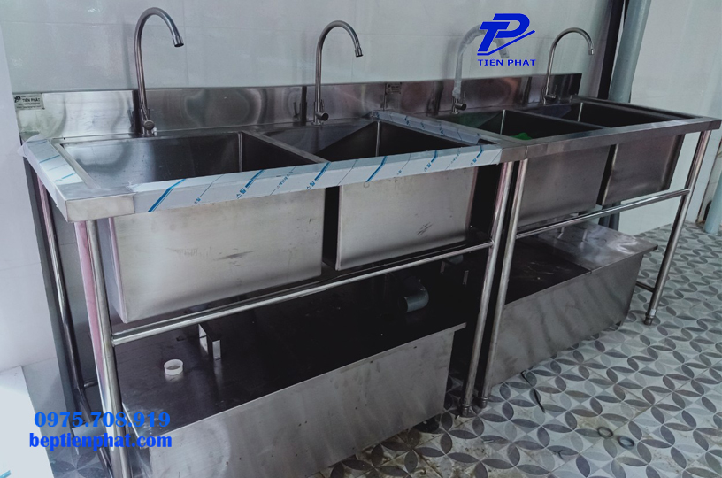 Giá thiết bị bếp ăn công nghiệp rất đa dạng Giá thiết bị bếp ăn công nghiệp rất đa dạng