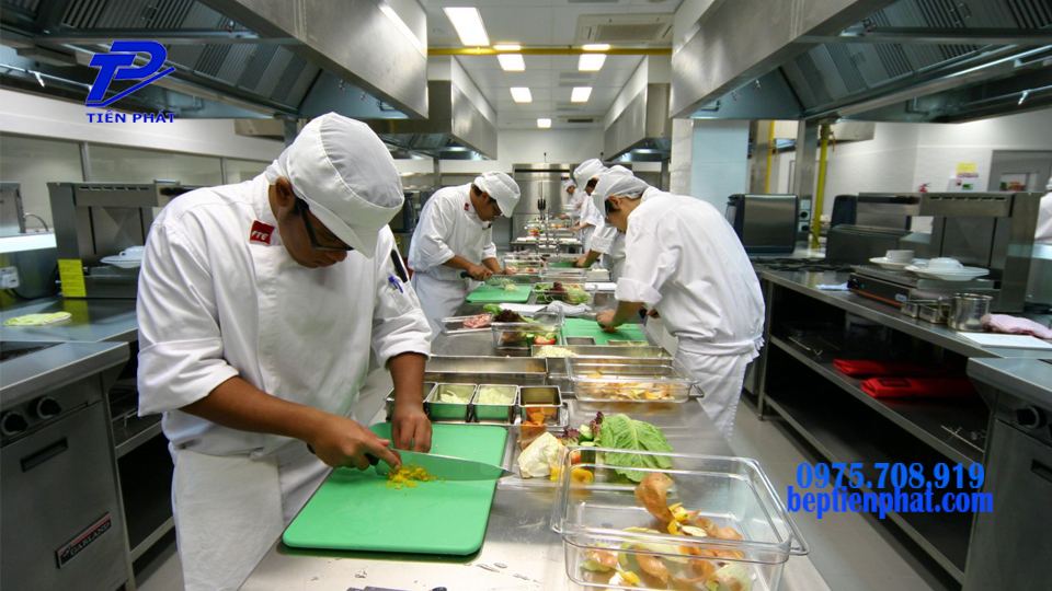 Chọn bàn inox bếp công nghiệp phù hợp với số lượng thực khách cần phục vụ Chọn bàn inox bếp công nghiệp phù hợp với số lượng thực khách cần phục vụ