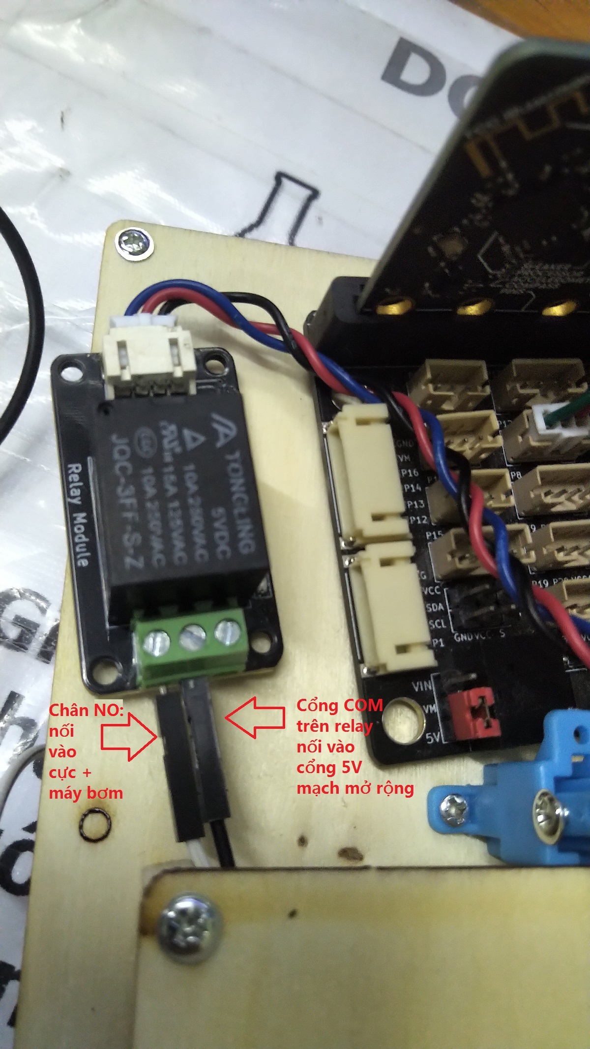 Kết nối dây điện trong Máy bơm nước - lập trình microbit Kết nối dây điện trong Máy bơm nước - lập trình microbit