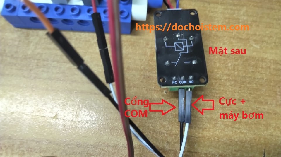 Kết nối dây điện trong Máy bơm nước - lập trình microbit Kết nối dây điện trong Máy bơm nước - lập trình microbit