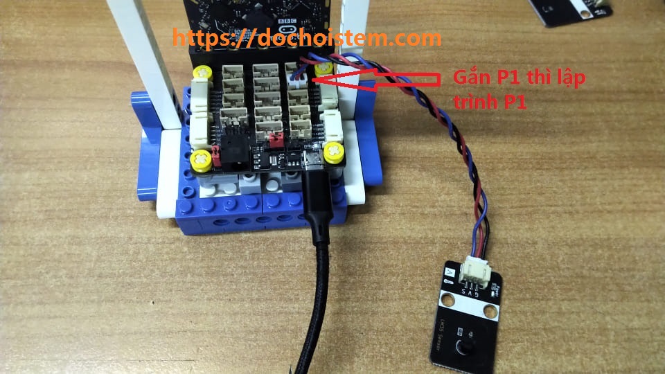 Kết nối cảm biến nhiệt độ LM35 với Mạch mở rộng Microbit PH2.0 Kết nối cảm biến nhiệt độ LM35 với Mạch mở rộng Microbit PH2.0
