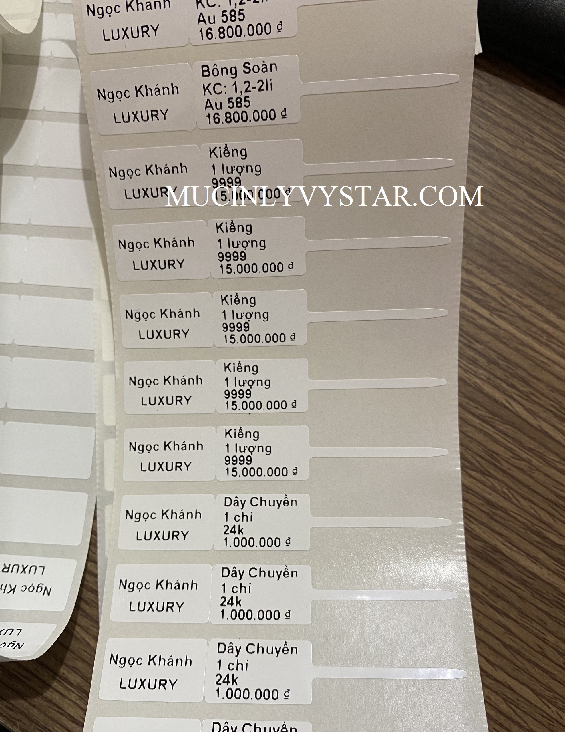 Máy in tem vàng bạc trang sức: Sự chuyên nghiệp và thẩm mỹ cho sản phẩm Máy in tem vàng bạc trang sức: Sự chuyên nghiệp và thẩm mỹ cho sản phẩm