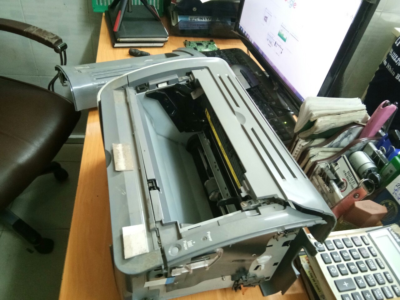 thay vỏ cnaon 2900 bị bê