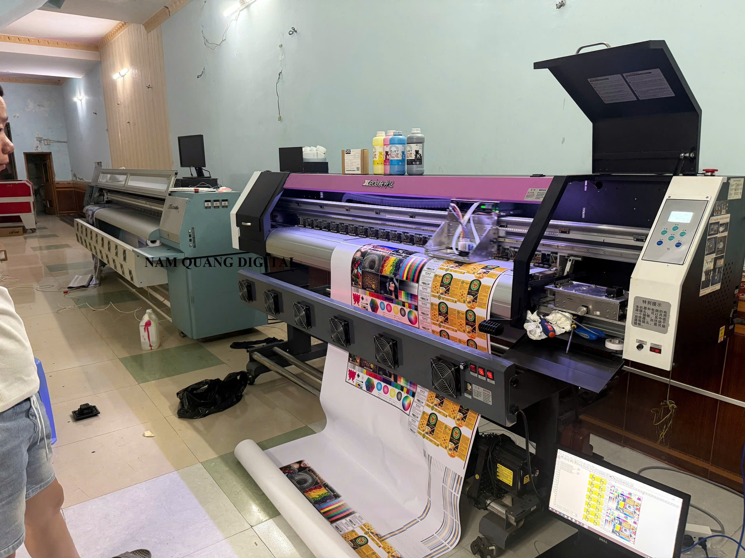 Máy in bạt làm bảng hiệu quảng cáo là gì Tìm hiểu khổ in phổ biến 1m8 –3m2 Máy in bạt làm bảng hiệu quảng cáo là gì Tìm hiểu khổ in phổ biến 1m8 –3m2