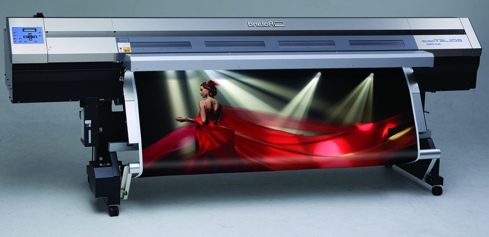 Máy in UV cuộn khổ 1m8 in được gì? Sự thật 90% chưa biết Máy in UV cuộn khổ 1m8 in được gì? Sự thật 90% chưa biết