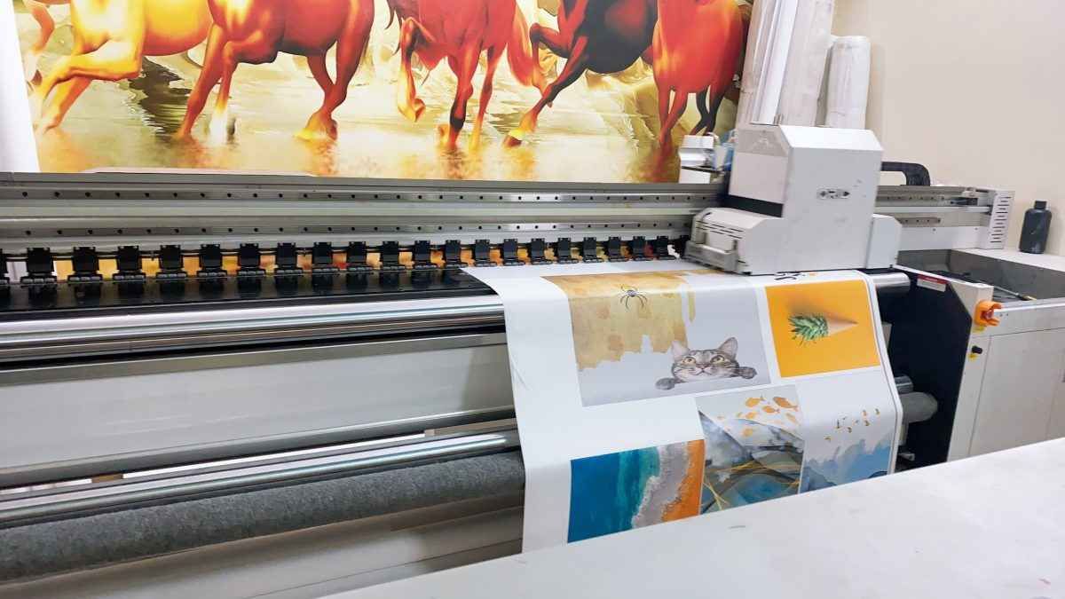 Máy in UV phẳng giá rẻ là gì ? Bí quyết chọn máy tốt cho startup Máy in UV phẳng giá rẻ là gì ? Bí quyết chọn máy tốt cho startup