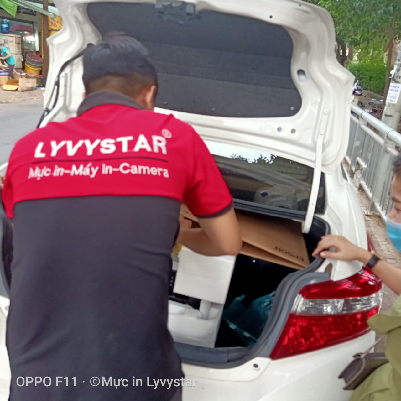 ban-may-in-Epson-L805-tai-Quang-Ngai