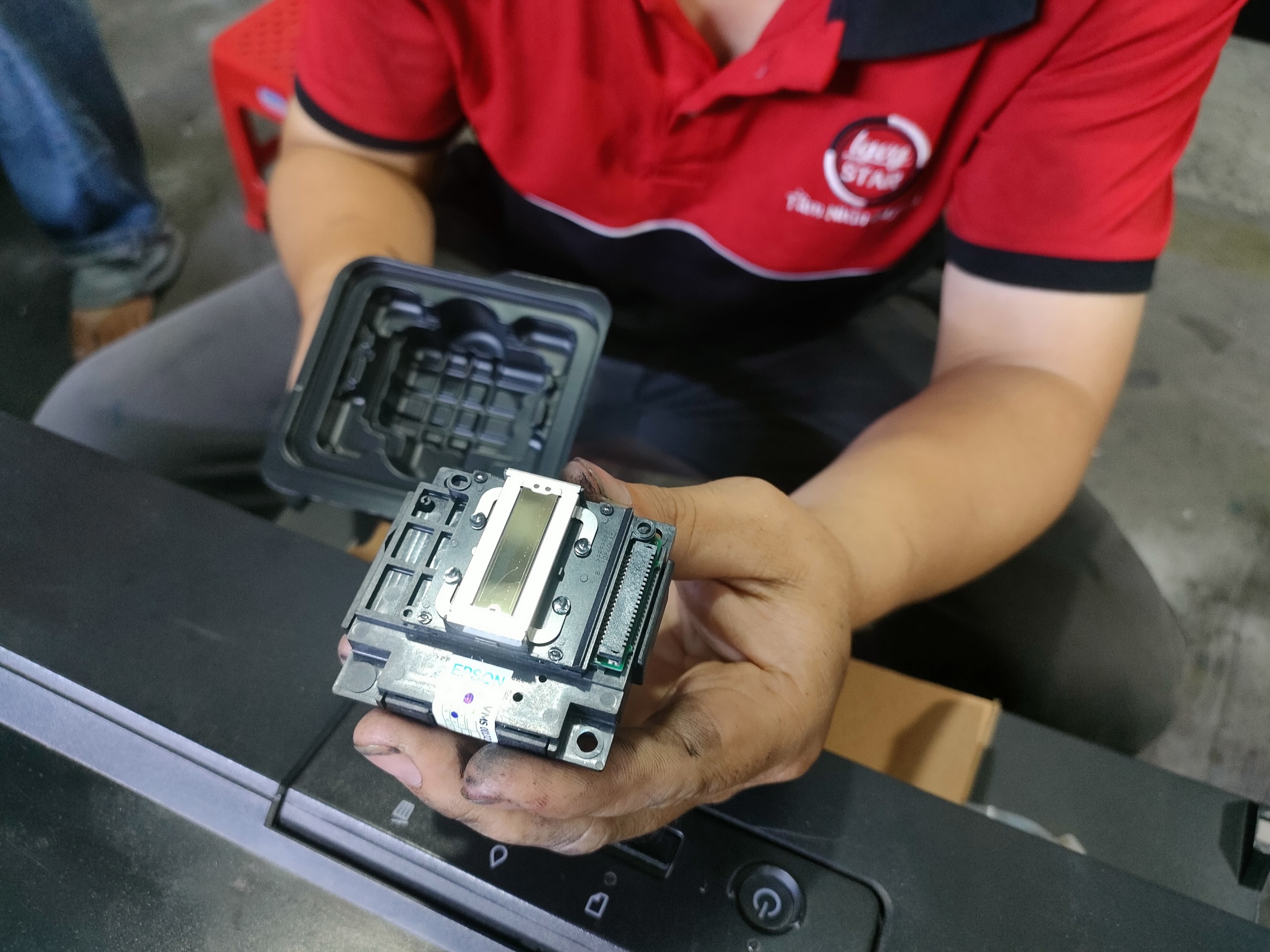 Thay đầu phun máy in Epson L6190/L6170/L6160,thay dau phun may in Epson L6190/L6170/L6160 Thay đầu phun máy in Epson L6190/L6170/L6160,thay dau phun may in Epson L6190/L6170/L6160