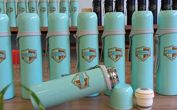 Sử dụng bình giữ nhiệt in logo làm quà tặng cho đối tác kinh doanh 