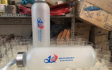 BÌNH NƯỚC NHỰA IN LOGO DOANH NGHIỆP GIÁ SỈ