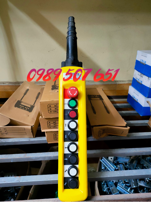 tay-bam-dieu-khien-palang-cau-truc-xac-a8713 tay-bam-dieu-khien-palang-cau-truc-xac-a8713