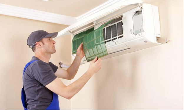 Hãy gọi dịch vụ vệ sinh máy lạnh để chiếc máy lạnh gia đình bạn được vệ sinh đúng kĩ thuật, tránh hỏng hóc không đáng có Hãy gọi dịch vụ vệ sinh máy lạnh để chiếc máy lạnh gia đình bạn được vệ sinh đúng kĩ thuật, tránh hỏng hóc không đáng có