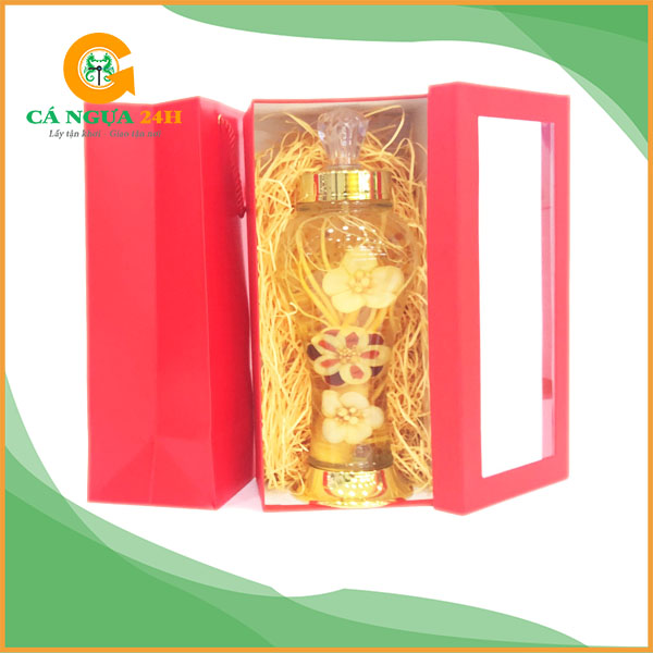 Bình rượu hoa sâm hàn quốc 1,5 lít có hộp quà biếu Bình rượu hoa sâm hàn quốc 1,5 lít có hộp quà biếu