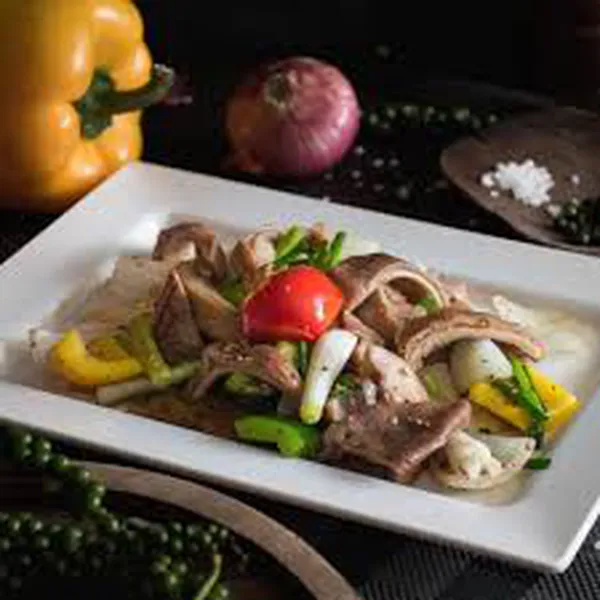 Gân heo bao tử xào đông cô