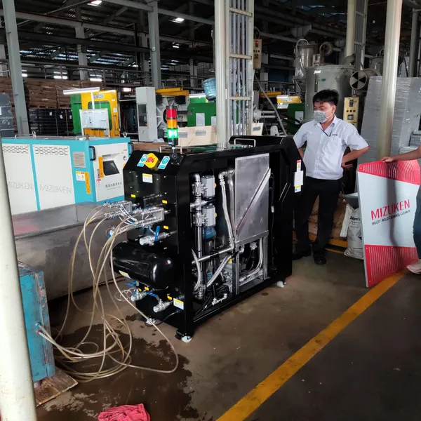 Vệ sinh đường nước giải nhiệt khuôn bằng máy MIZUKEN
