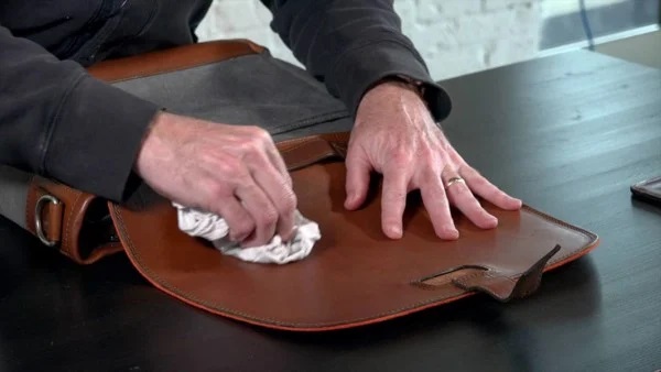 cách làm mới đồ da lộn