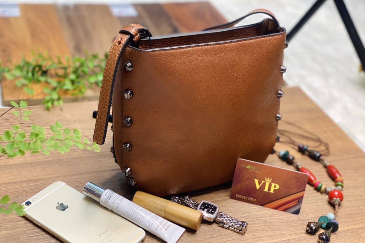 cách làm phẳng đồ da